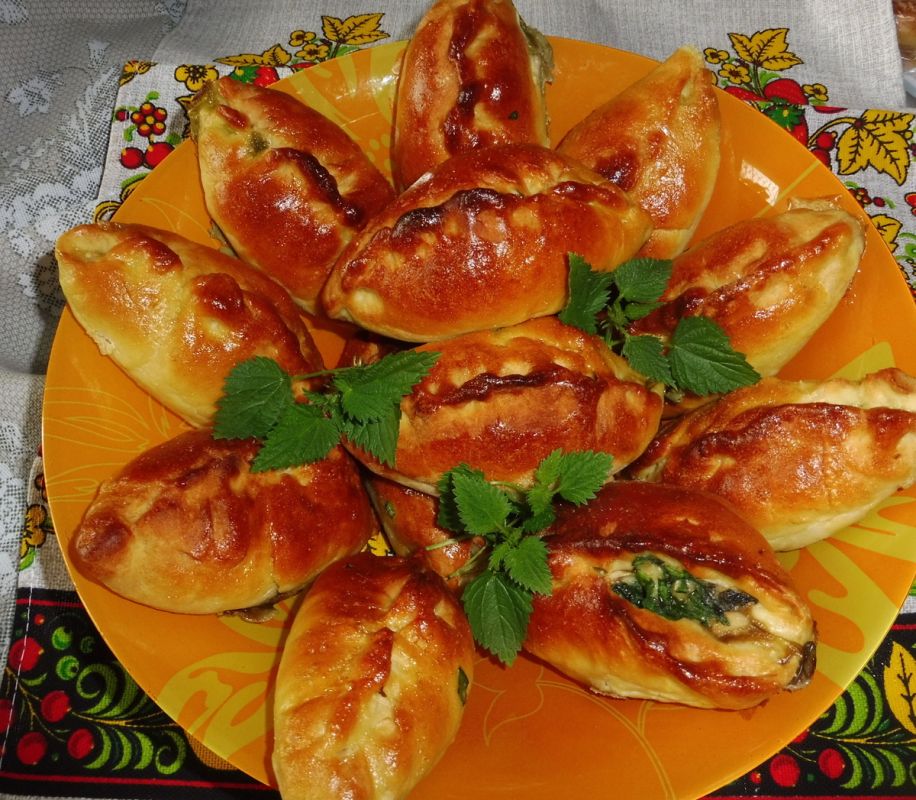 Весенние пирожки с крапивой: секреты приготовления