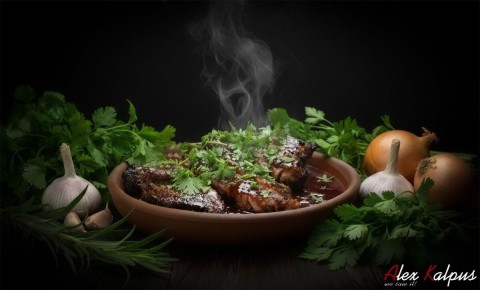 Говяжьи ребрышки в грузинском винном соусе — рецепт для долгого томления и домашнего тепла