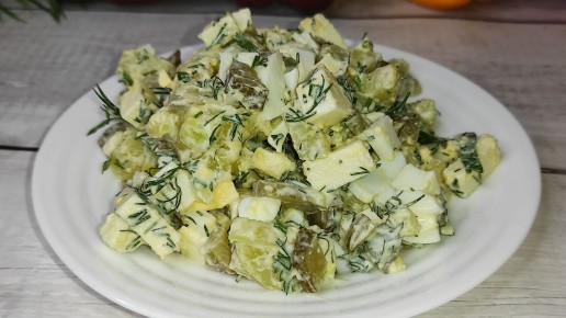 Легкий и вкусный салат с плавленым сыром: готовим за считанные минуты