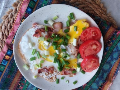 Снег, завтрак и будни пенсионеров на юге России