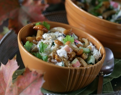 Салат «Осенний» с грибами: оригинальный рецепт для уютного ужина