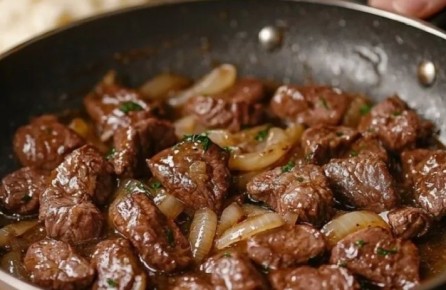 Говяжья печень в сметане: Нежное блюдо, которое удивит