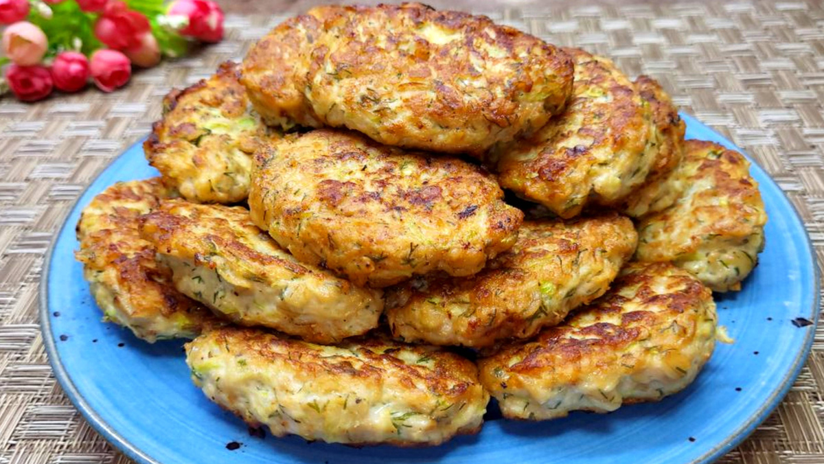 Летний хит: сочные котлеты из кабачков за 10 минут