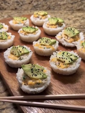 Мини-чашечки с тунцом и рисом