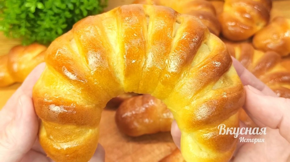 Постные рогалики с джемом: секрет глянцевой корочки без яйца