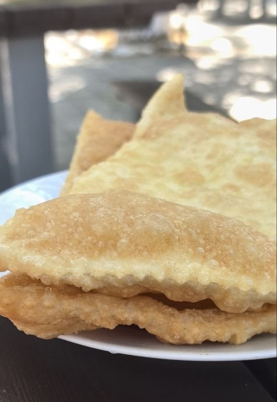 Вкус детства: Чебурек как символ гастрономической ностальгии Юга