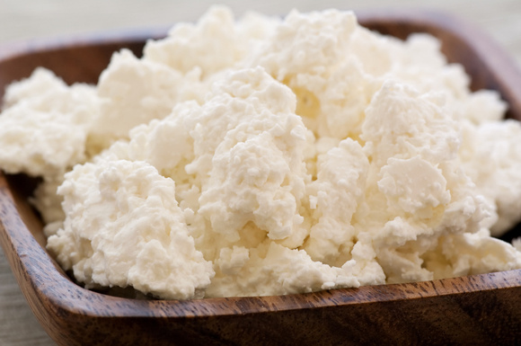 Секреты идеальных сырников: как выбрать творог и избежать резиновой текстуры