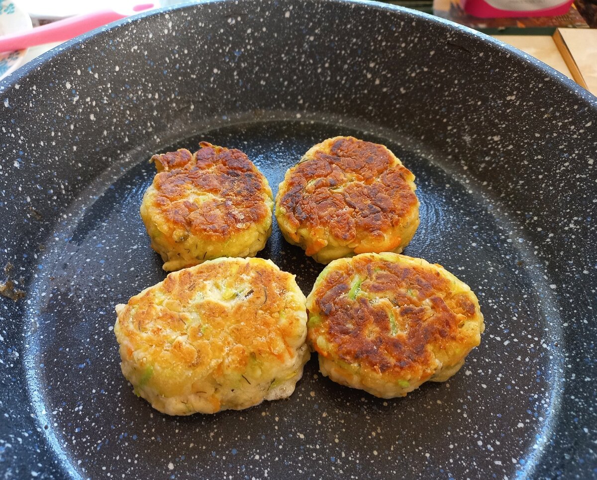 Кабачковые оладьи: просто, вкусно и бюджетно