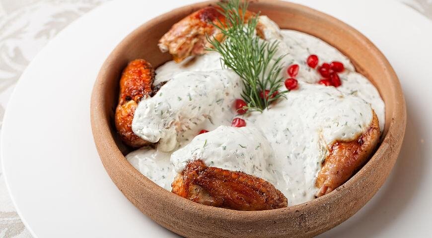 Цыпленок чкмерули: нежная классика грузинской кухни