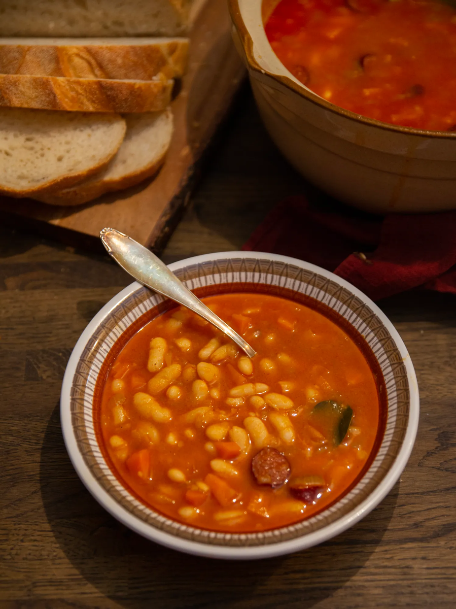 Вкусный фасолевый суп по-балкански за полчаса