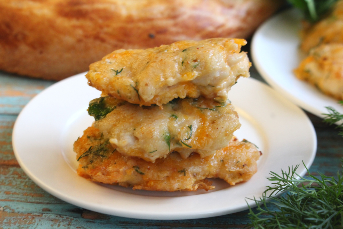 Куриные котлеты с сыром и зеленью: быстро и вкусно