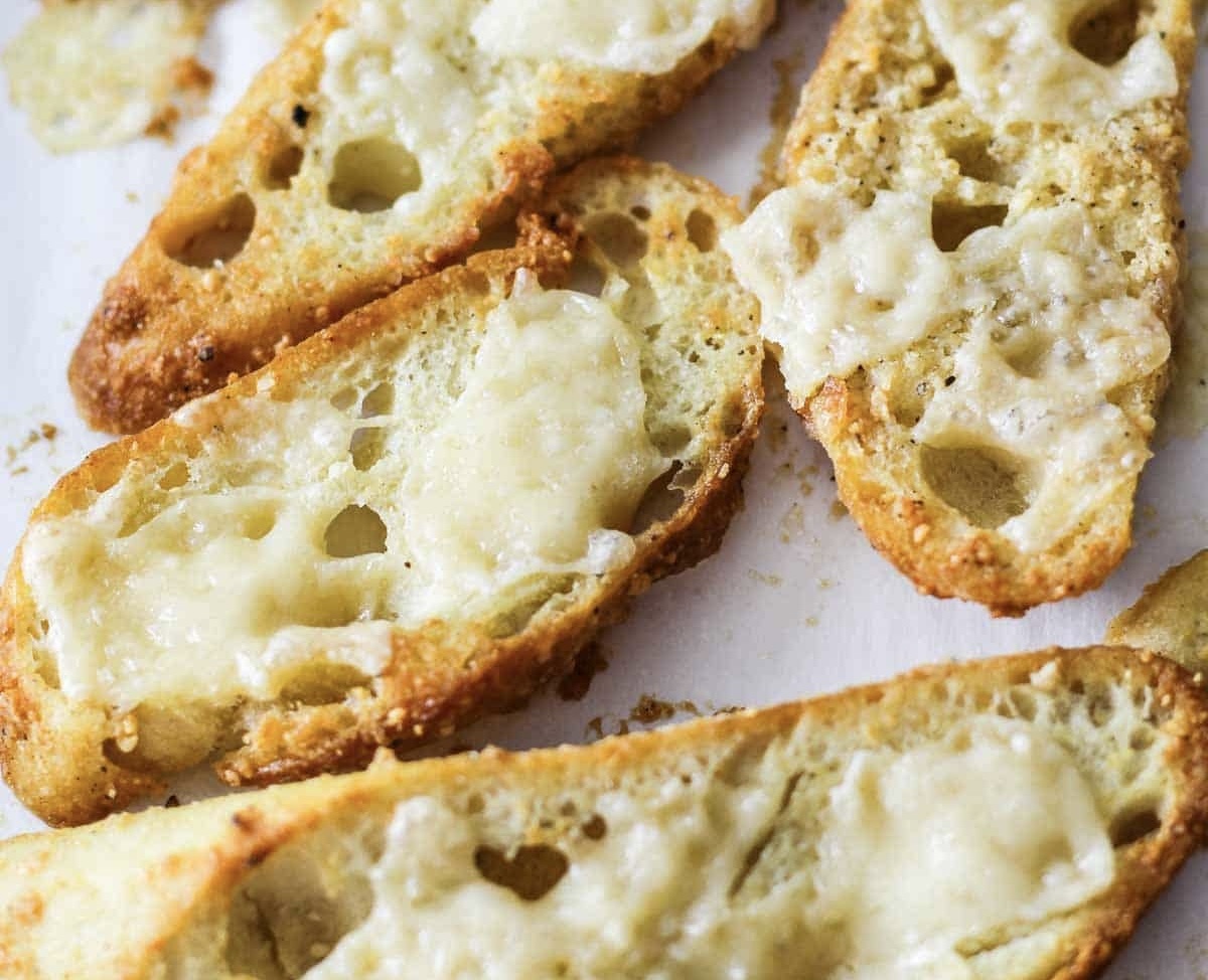 Гренки с сыром: от древности до современных изысков