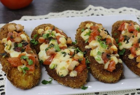 Сочная картошка с беконом и помидорами