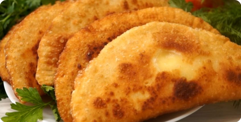 Хрустящие пирожки, похожие на чебуреки