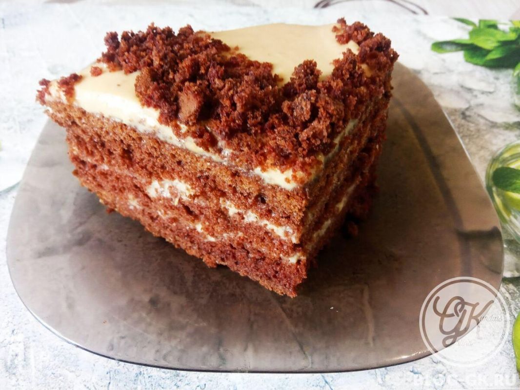 Шоколадный бисквитный пирог на молоке с нежным кремом