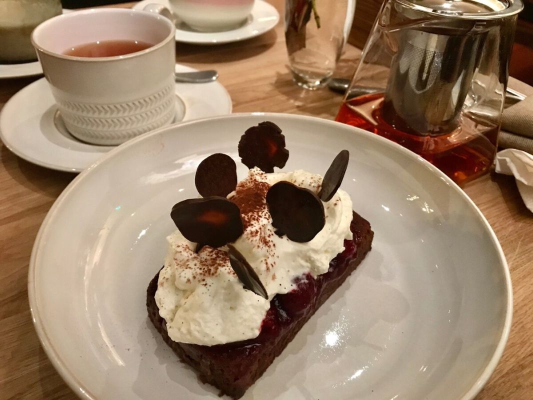 Магия в каждой порции: классический и авторский торт «Черный лес»