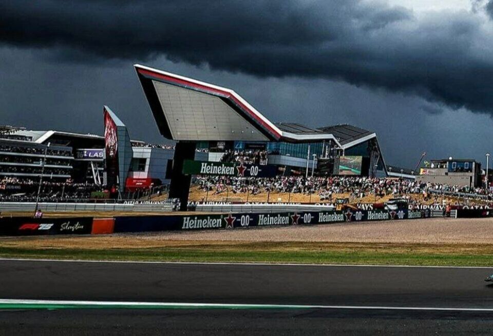 Награда для Стюарта Прингла: генеральный директор Гран При Великобритании стал офицером Ордена Британской империи