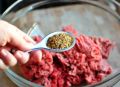 Как сделать фарш сочнее: секреты мастерства от шеф-поваров