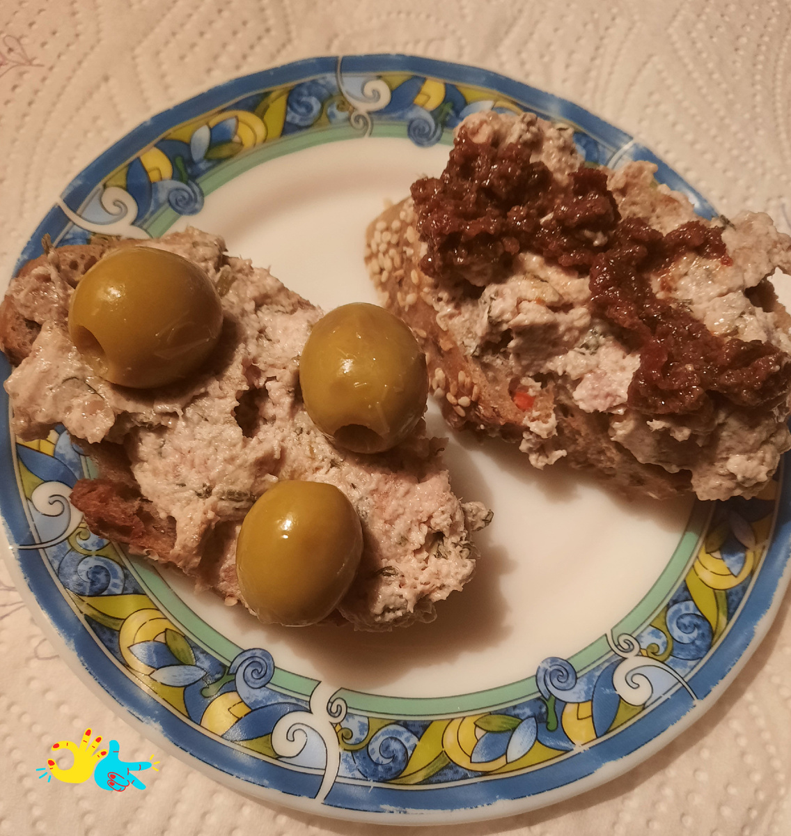 Незабываемая закуска: творожный сыр с тунцом и свежей мятой