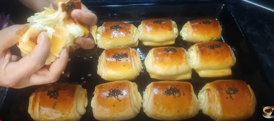 Слоистые открытые пирожки: идеальная выпечка к чаю