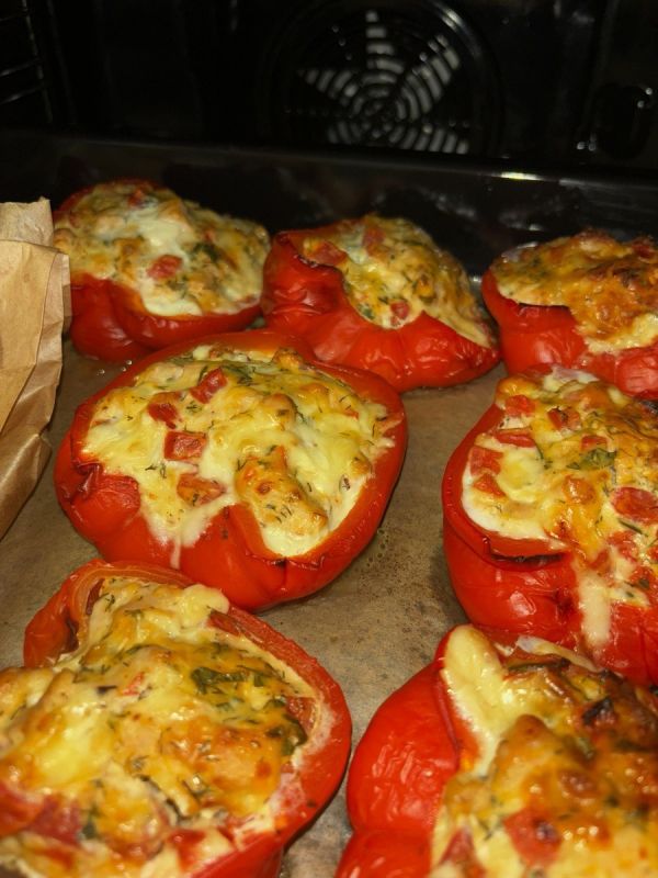 Как приготовить идеальные фаршированные перцы с сыром: простой рецепт