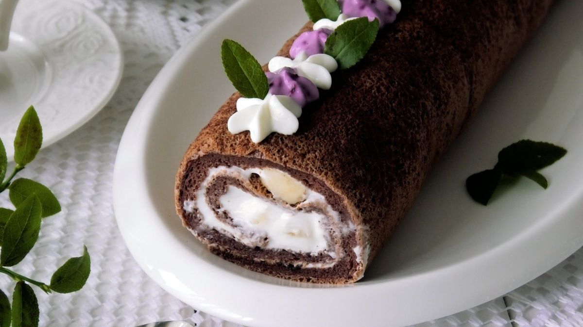 Нежный шоколадный рулет без муки: легкий и вкусный десерт