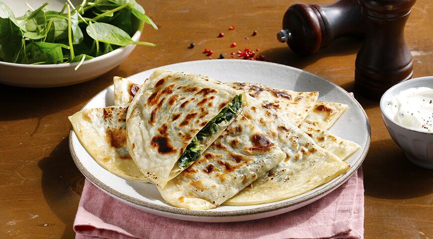 Летние кутабы: освежающий вкус зелени без духовки