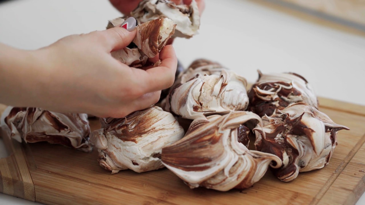 Элегантное мраморное безе с шоколадом