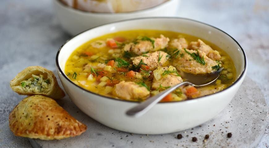 Восхитительная уха с рыбными клецками: легкий рецепт для вашей кухни