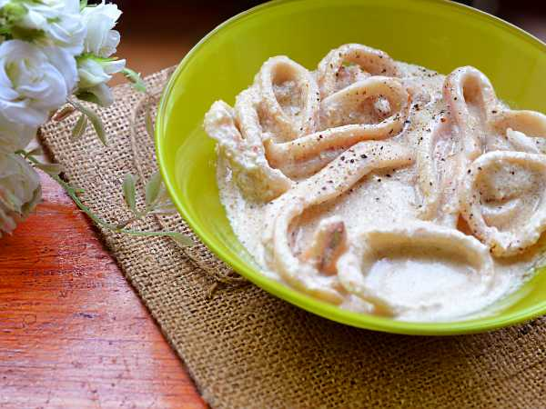 Кальмары в сметанном соусе в духовке