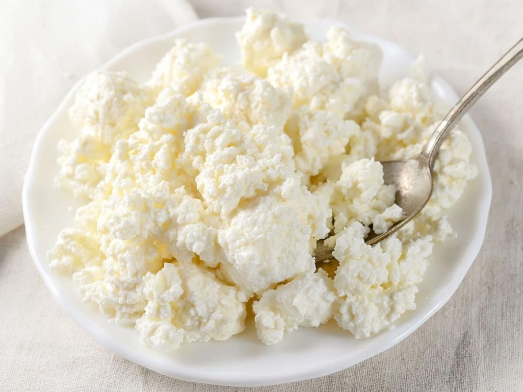 Творог для пожилых: важные моменты о пользе и противопоказаниях