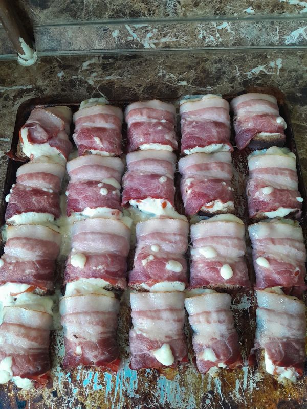 Запечённые бутерброды с беконом и сыром: идеальное угощение для любого случая