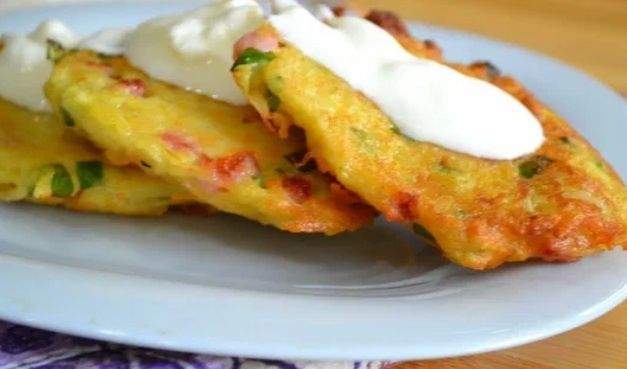 Ароматные драники с колбасой: два оригинальных рецепта