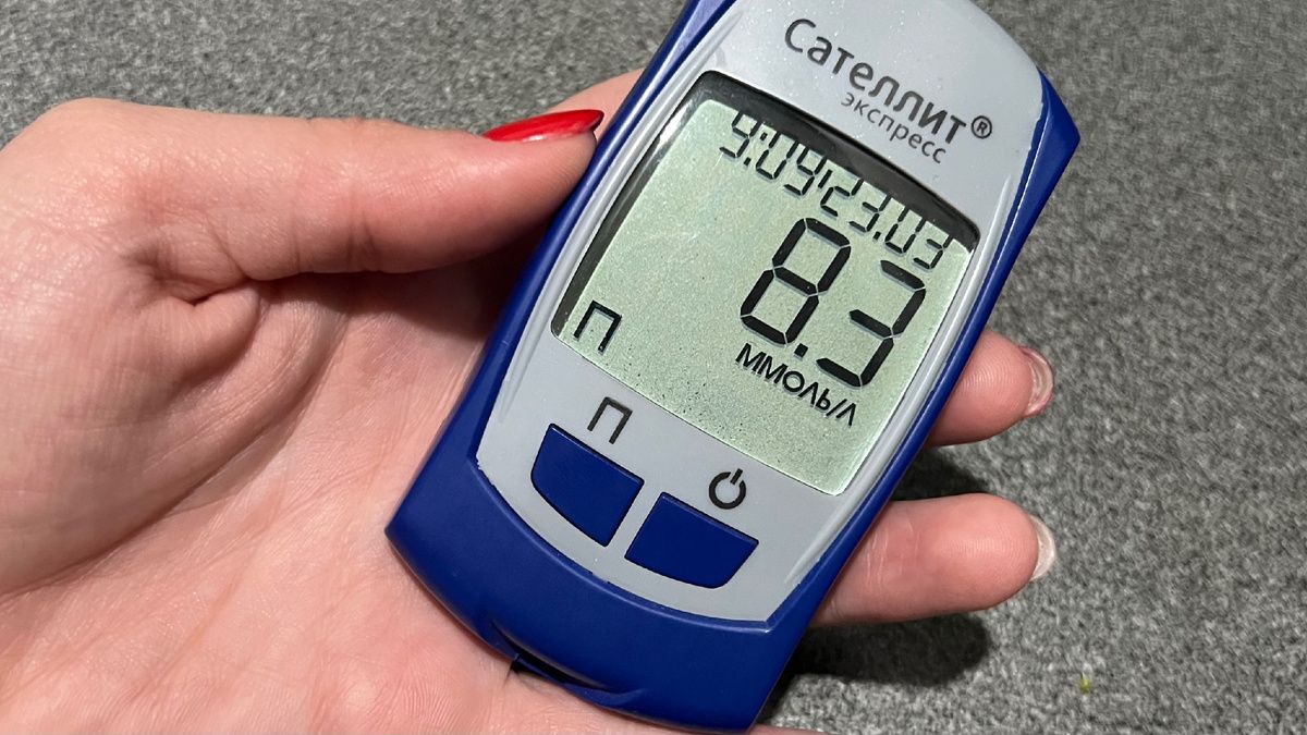 Почему уровень сахара в крови повышается после завтрака: факторы и продукты для контроля