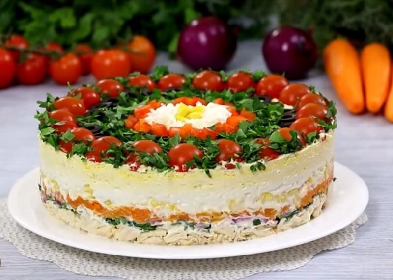 Новый взгляд на салат с курицей и сыром для праздничного стола