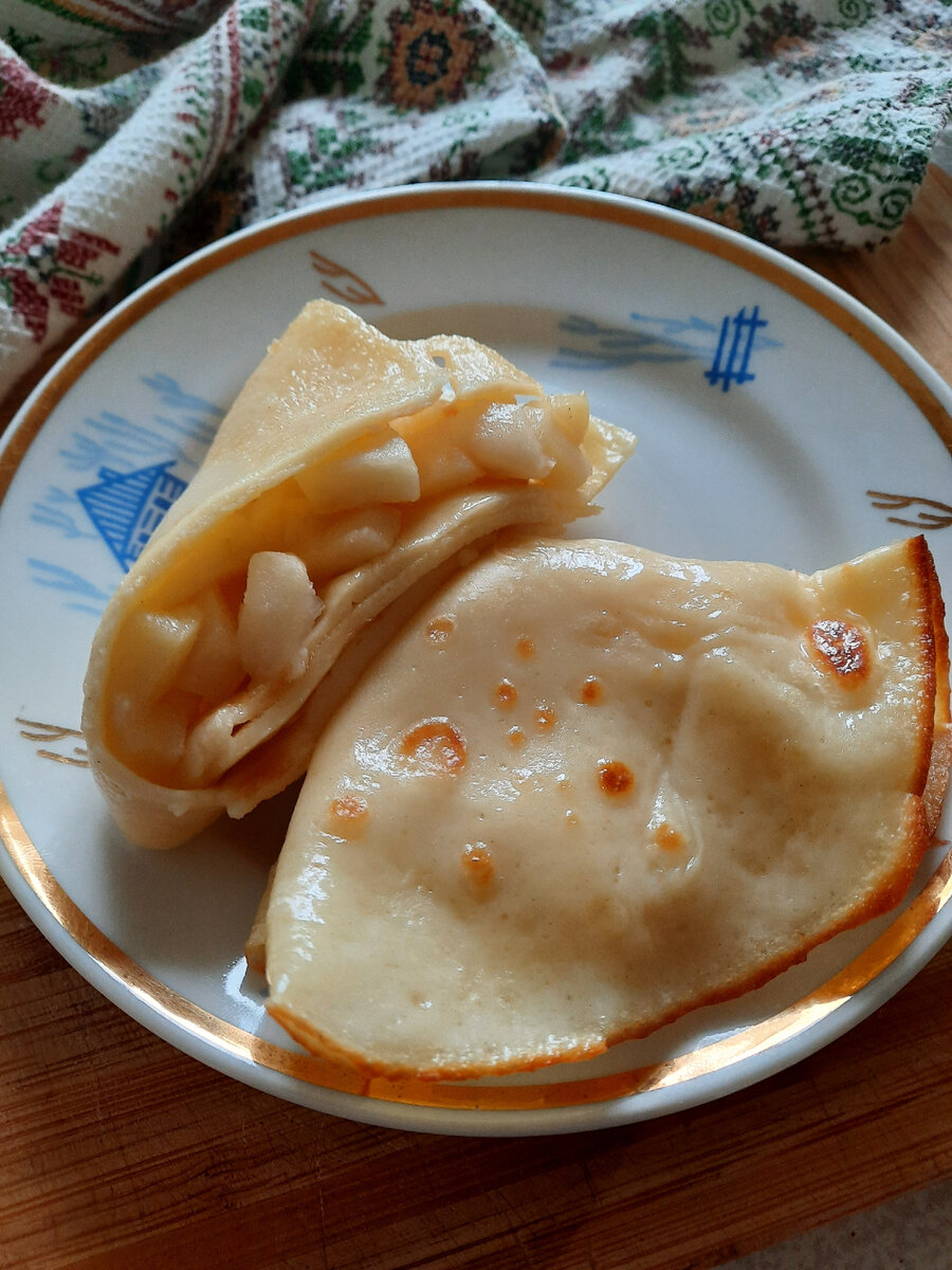 Как приготовить нежные блинчики с яблоками на масленицу