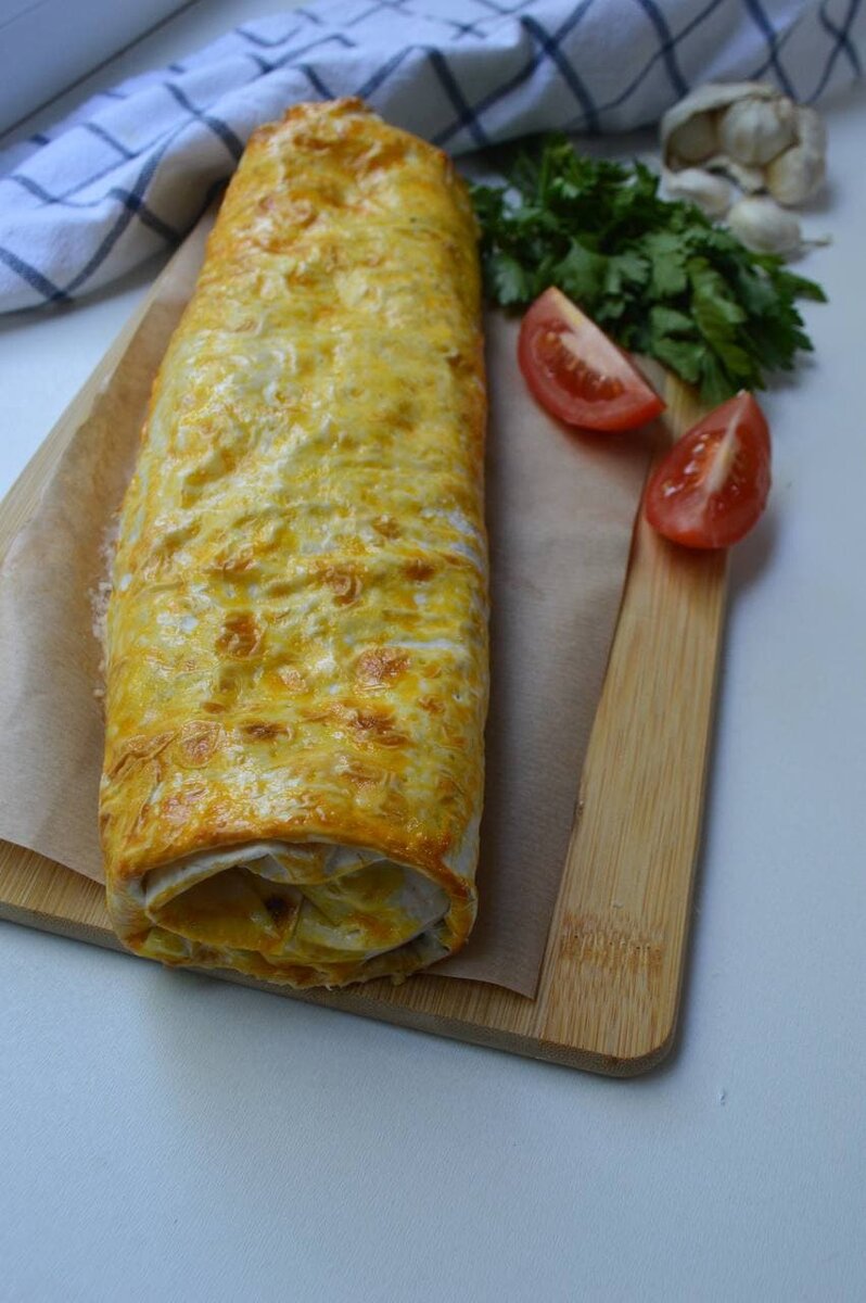 Курино-чесночный рулет: простой и вкусный рецепт