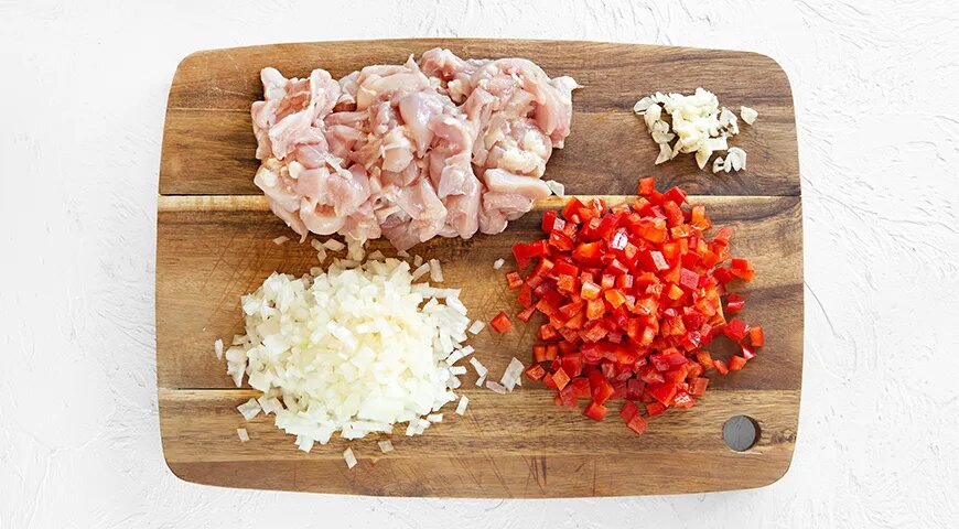 Паста с курицей в томатном соусе: заготовьте быстро и вкусно