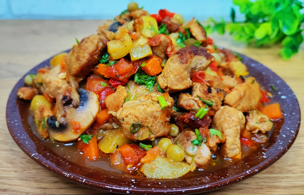 Вкусное овощное рагу с грибами и мясом на каждый день