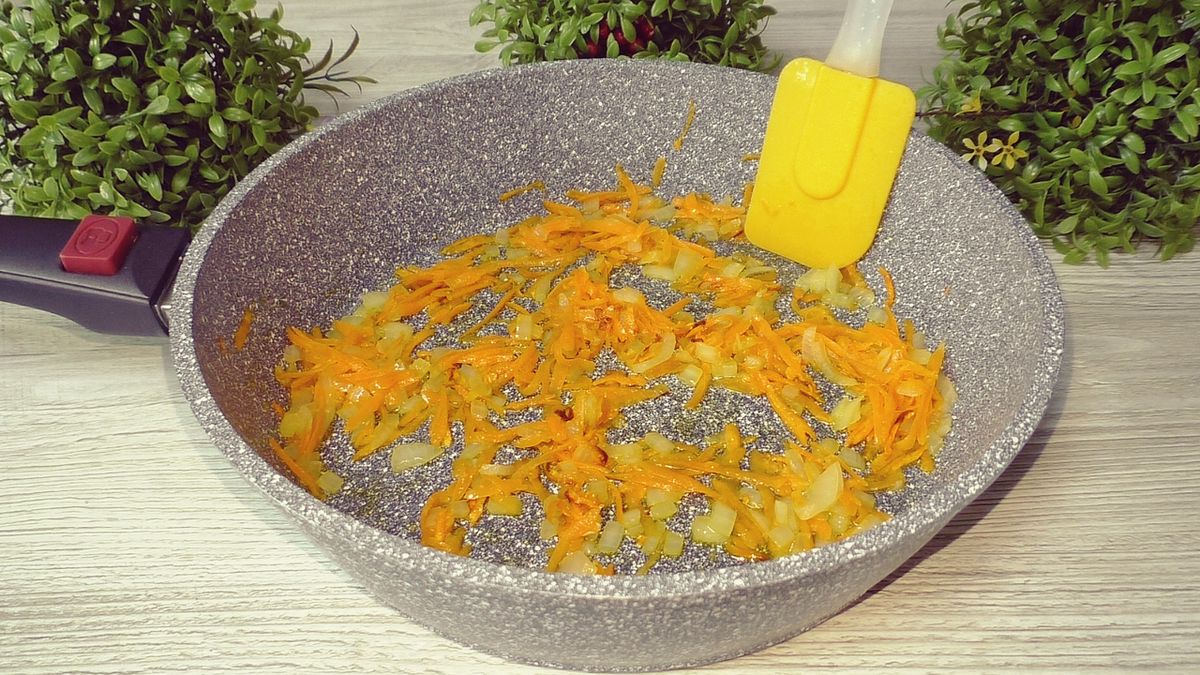 Быстрый и вкусный ужин в одной сковороде: простые идеи для занятых