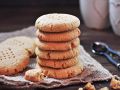 Песочное печенье, пропитанное вкусом арахиса