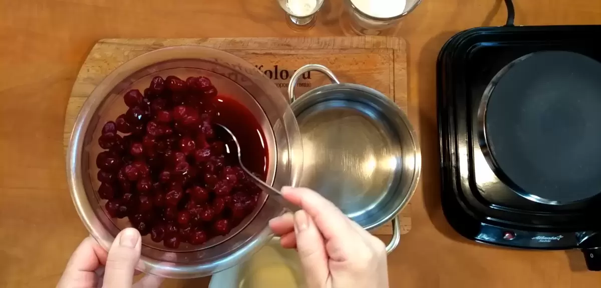 Вкусные вишнёвые мини-штрудели без духовки