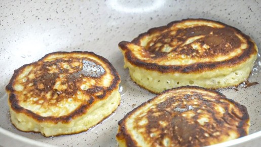 Удивительные банановые оладьи, которые порадуют каждого: простой рецепт за 15 минут