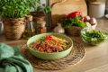 Неповторимый салат с фунчозой и свининой: как удивить гостей
